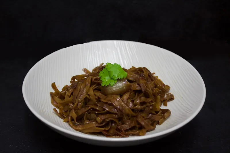 Sauté de nouilles aux pousses de soja