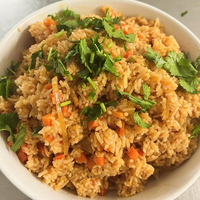 Riz sauté aux petits légumes